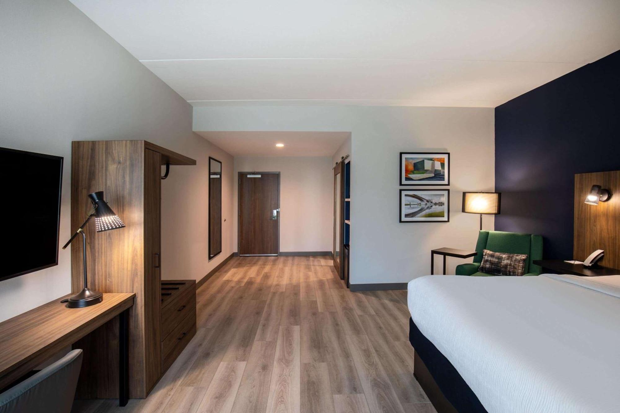 La Quinta Inn & Suites By Wyndham Chattanooga Downtown/South Exterior photo