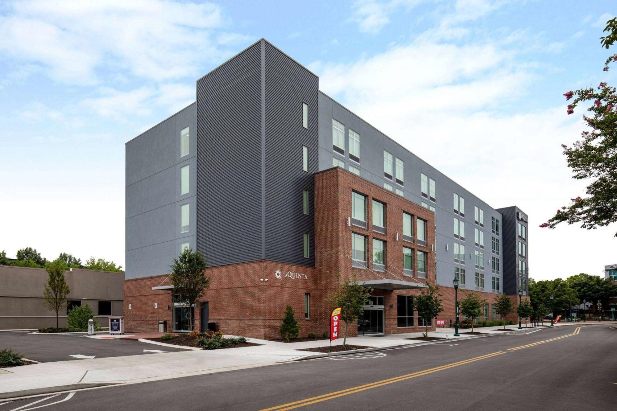 La Quinta Inn & Suites By Wyndham Chattanooga Downtown/South Exterior photo